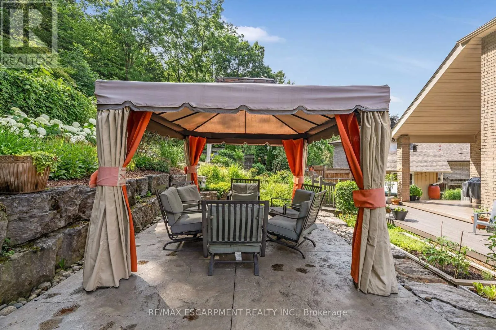 22 SHADELAND CRESCENT
