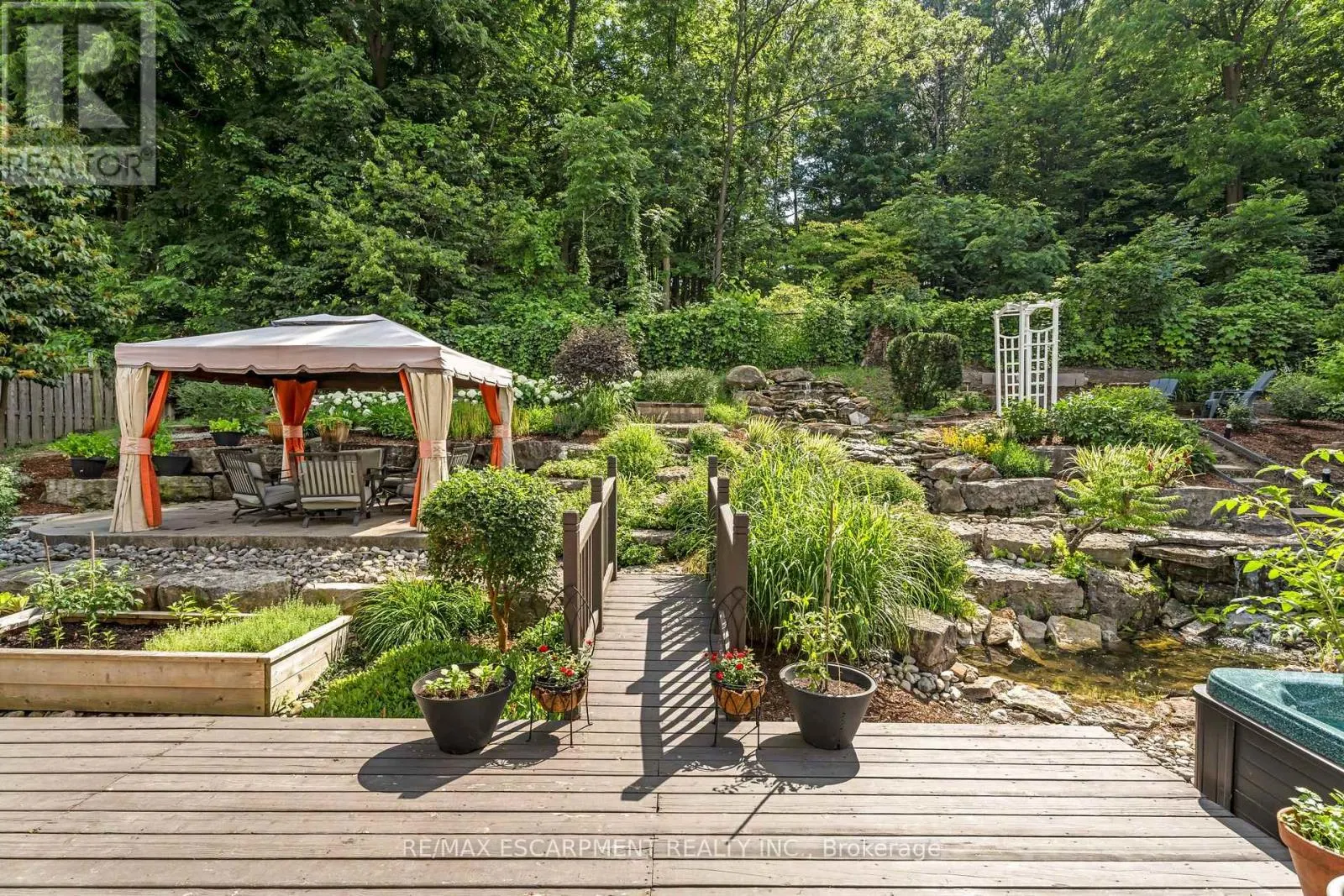 22 SHADELAND CRESCENT