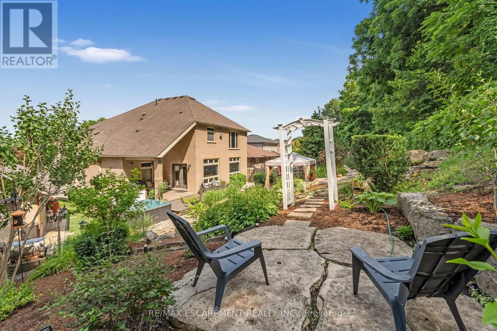 22 SHADELAND CRESCENT