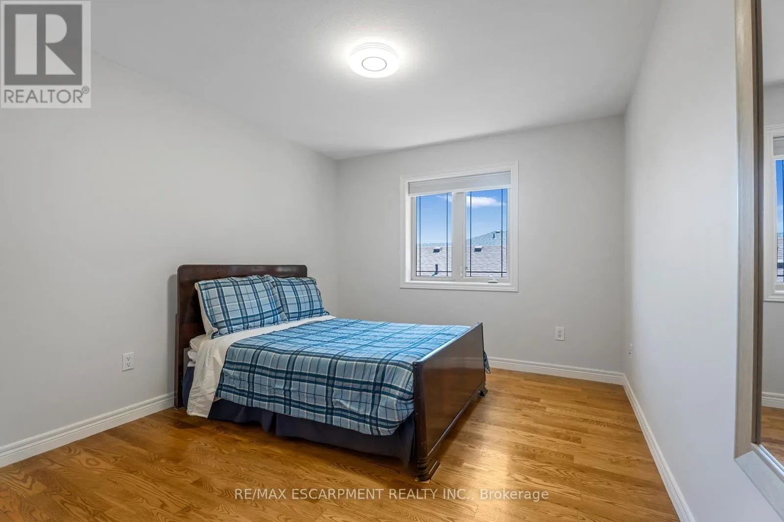 22 SHADELAND CRESCENT