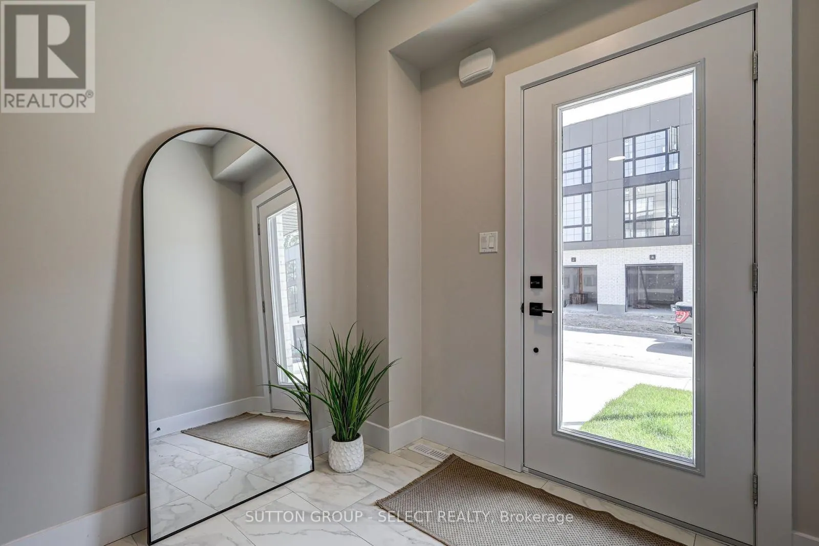 3 - 2500 MAIN STREET, #3