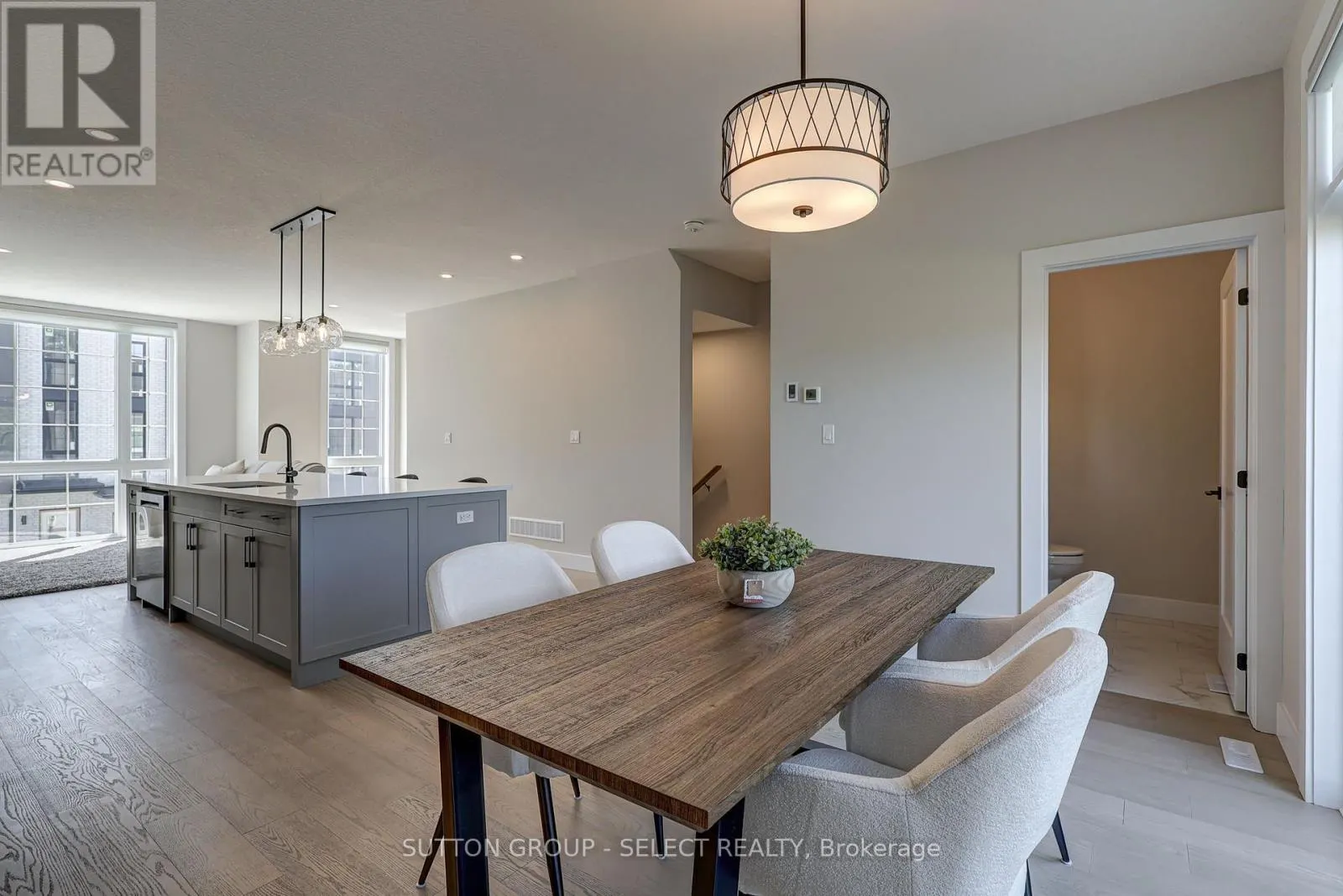 3 - 2500 MAIN STREET, #3