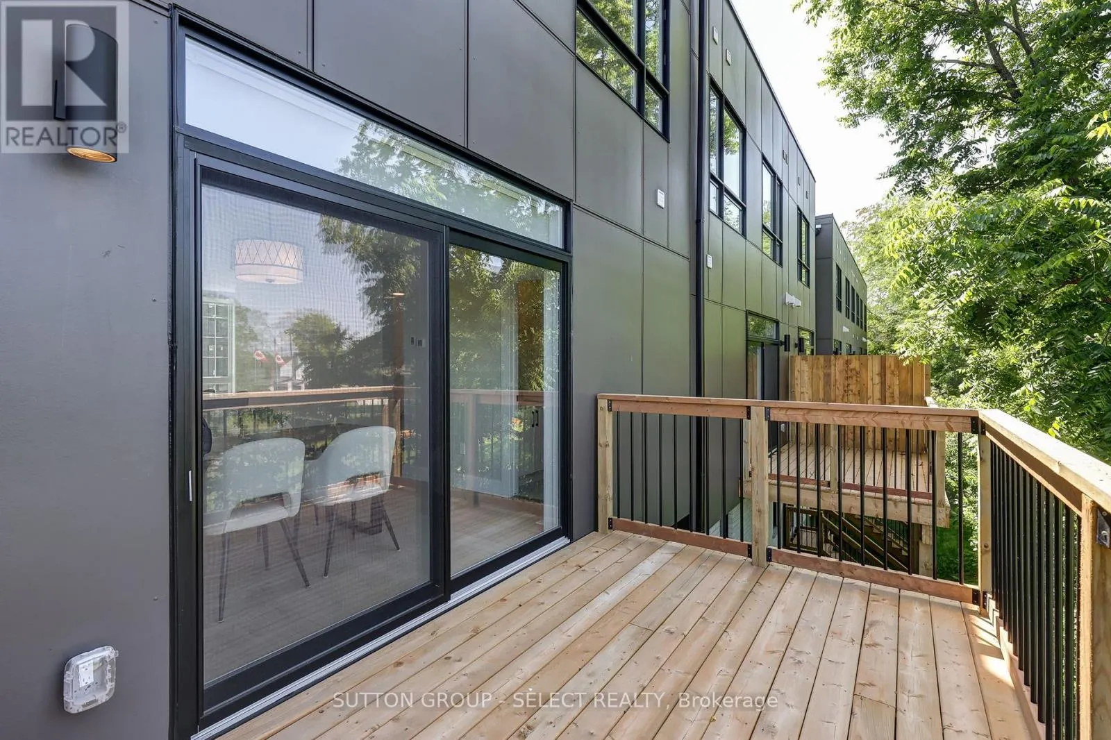 3 - 2500 MAIN STREET, #3