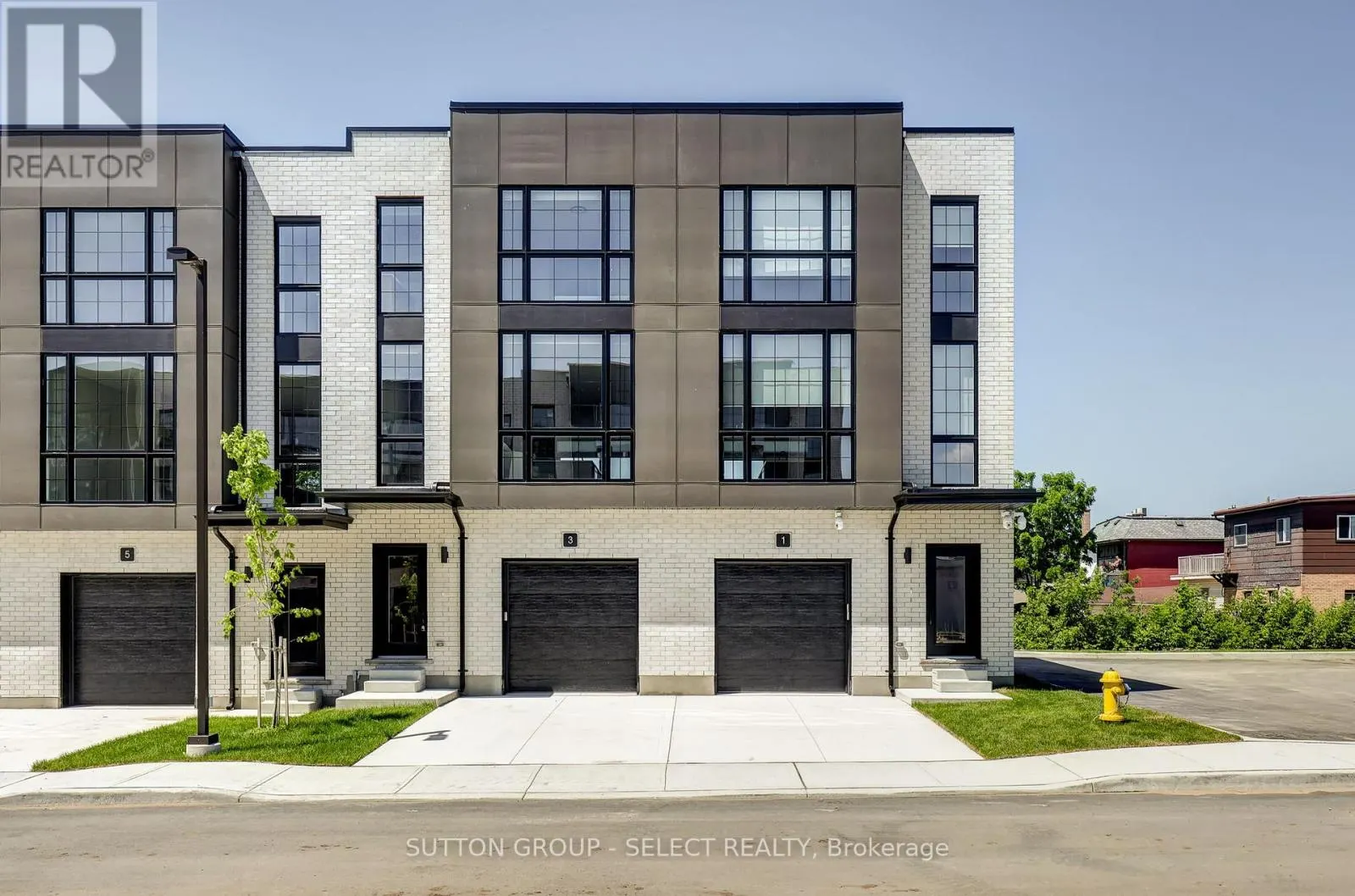 3 - 2500 MAIN STREET, #3