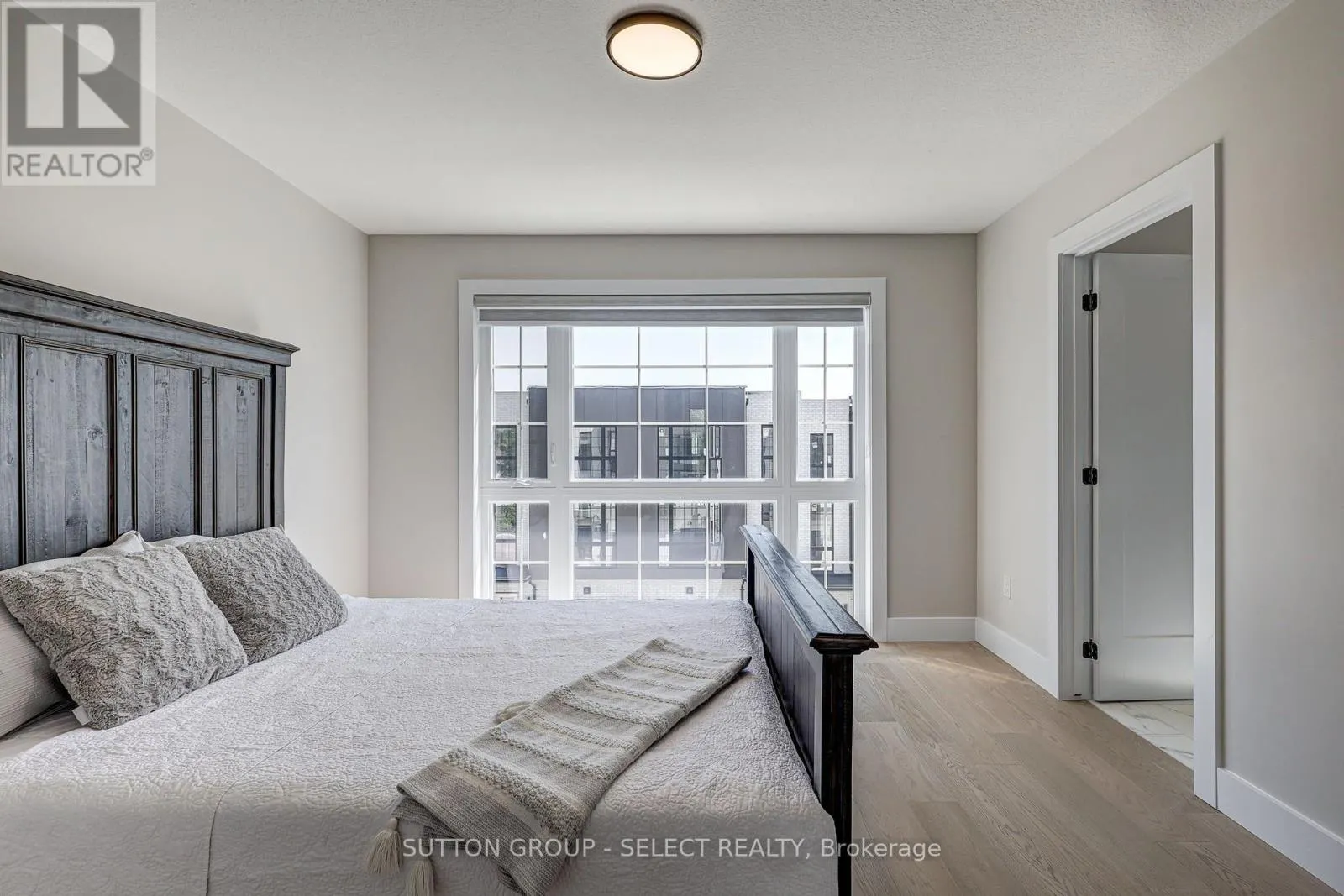 3 - 2500 MAIN STREET, #3