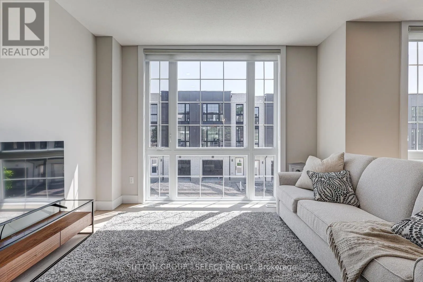3 - 2500 MAIN STREET, #3