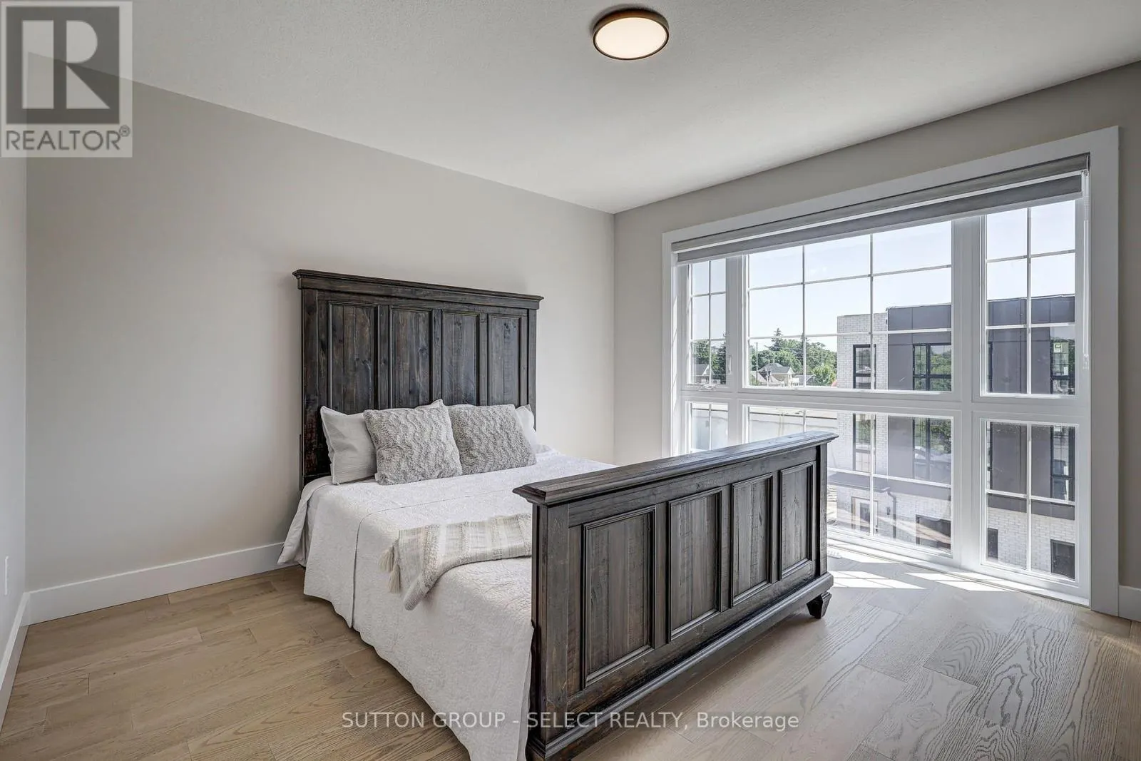 3 - 2500 MAIN STREET, #3