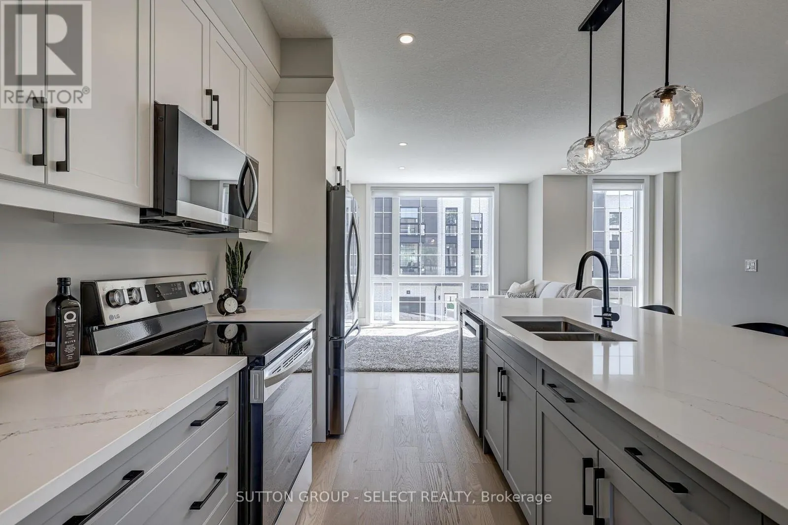 3 - 2500 MAIN STREET, #3