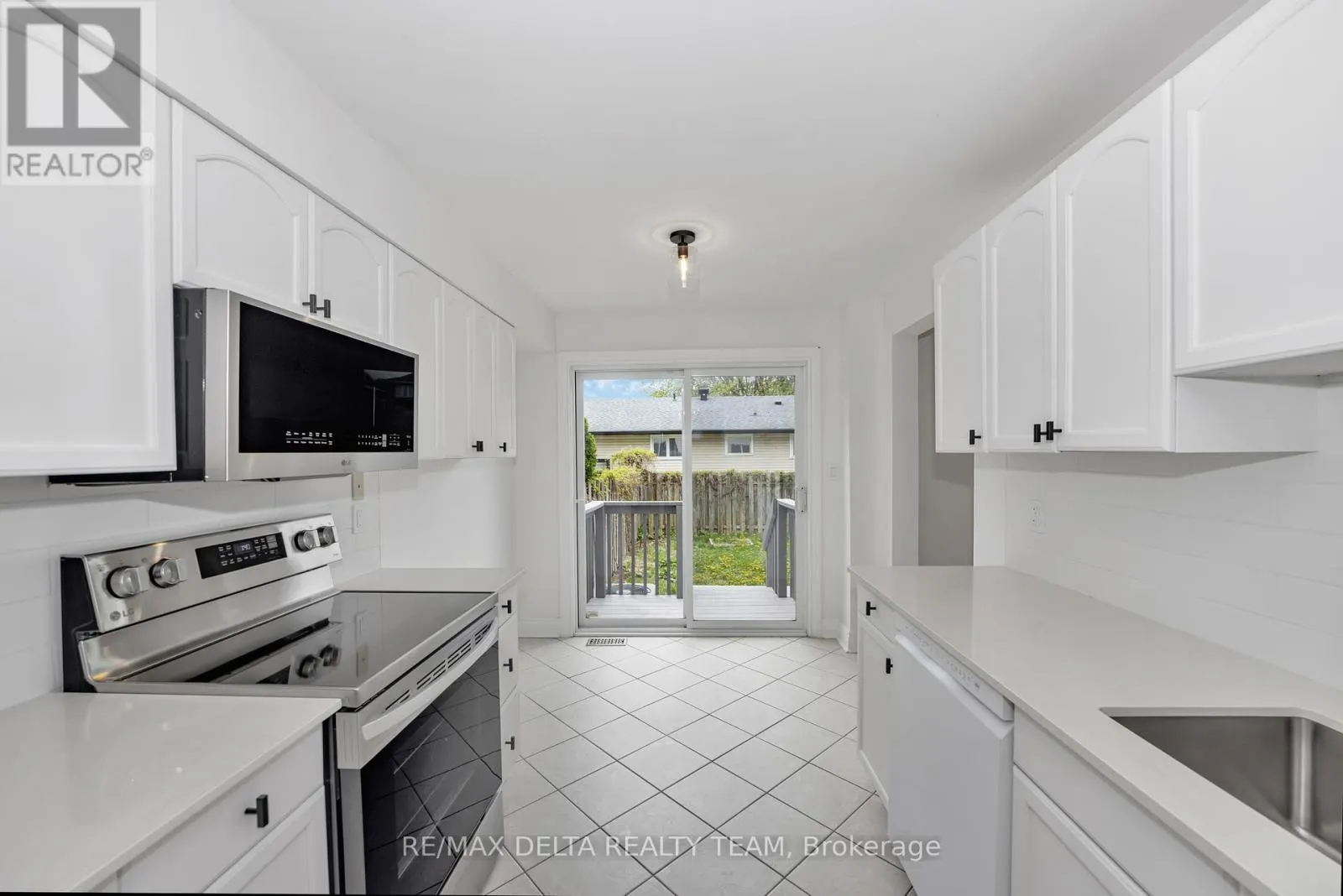 551 CASABELLA DRIVE
