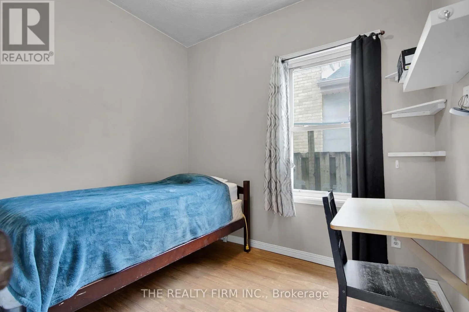 524 SIMCOE STREET