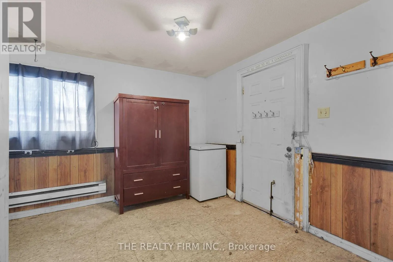 524 SIMCOE STREET