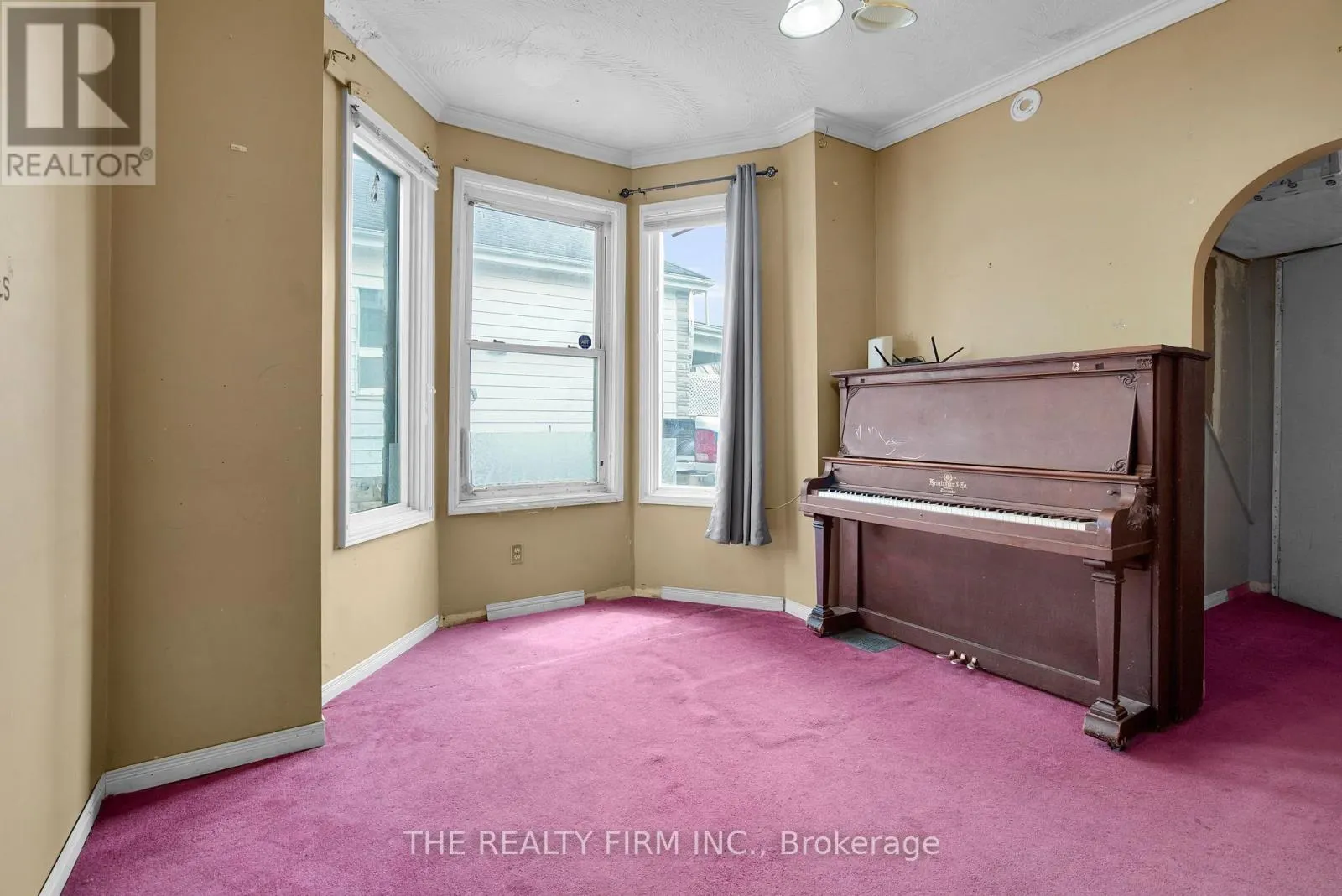 524 SIMCOE STREET