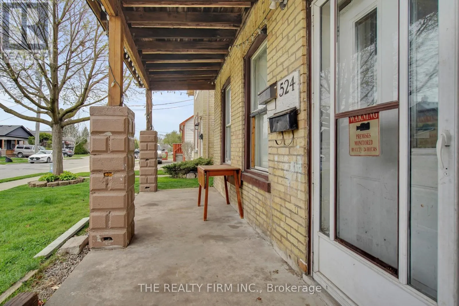 524 SIMCOE STREET