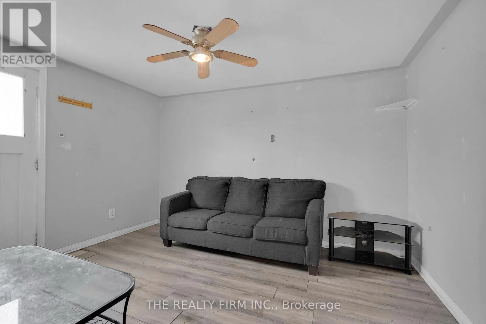 524 SIMCOE STREET