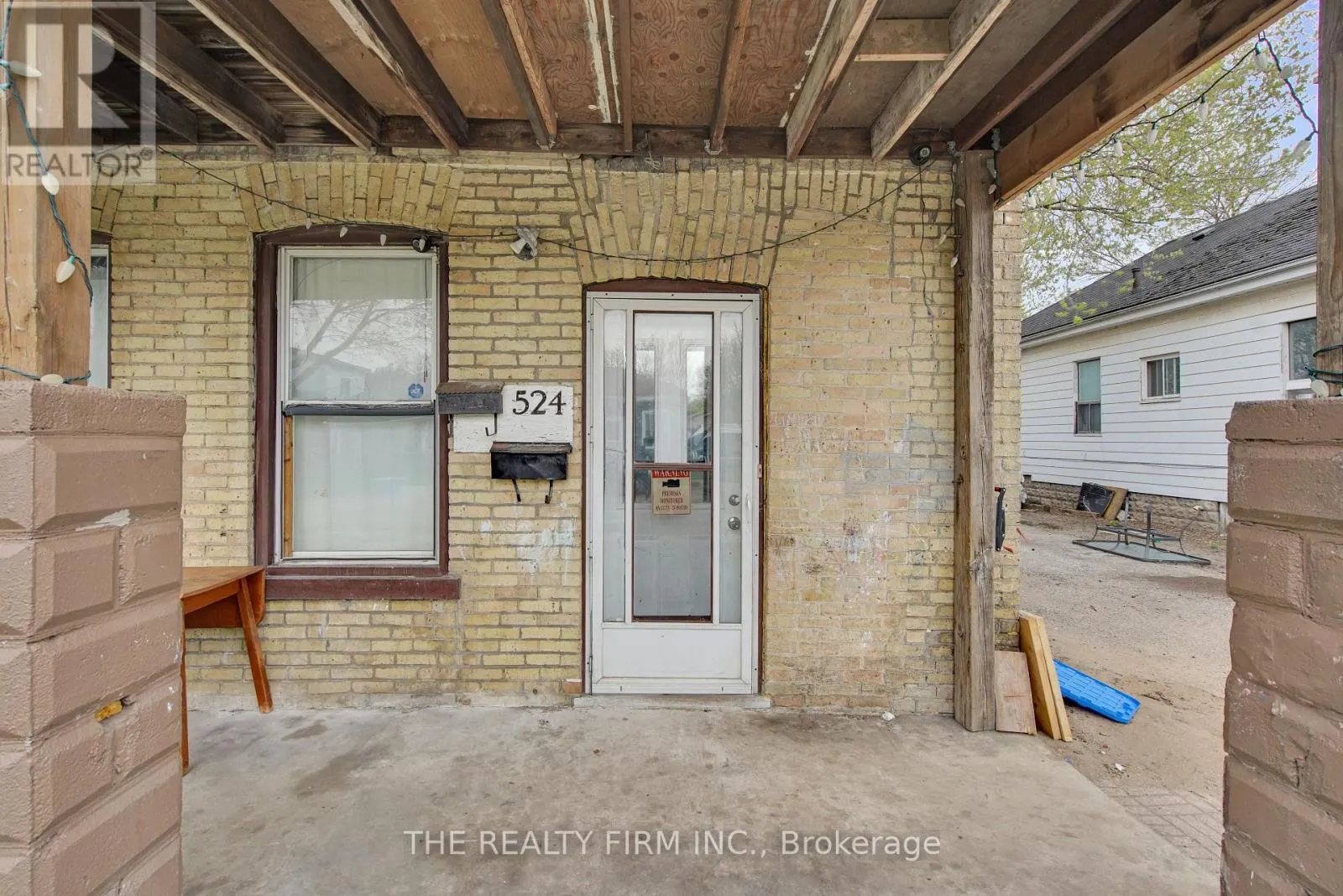 524 SIMCOE STREET
