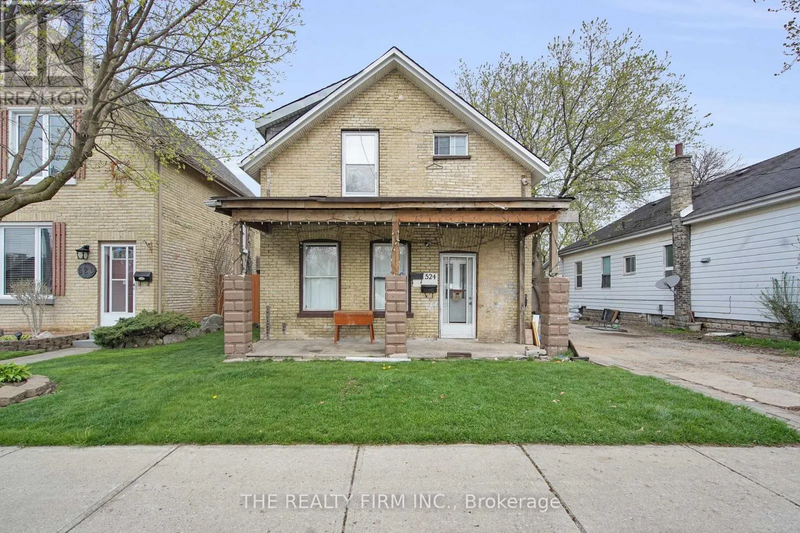 524 SIMCOE STREET