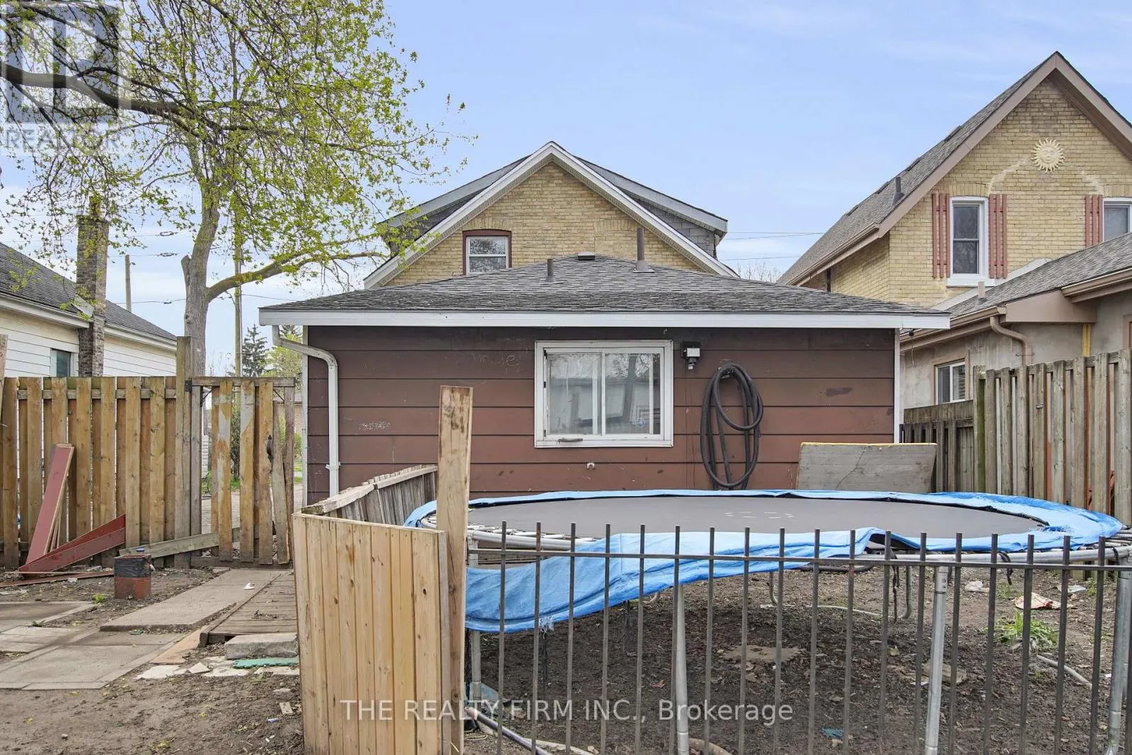 524 SIMCOE STREET