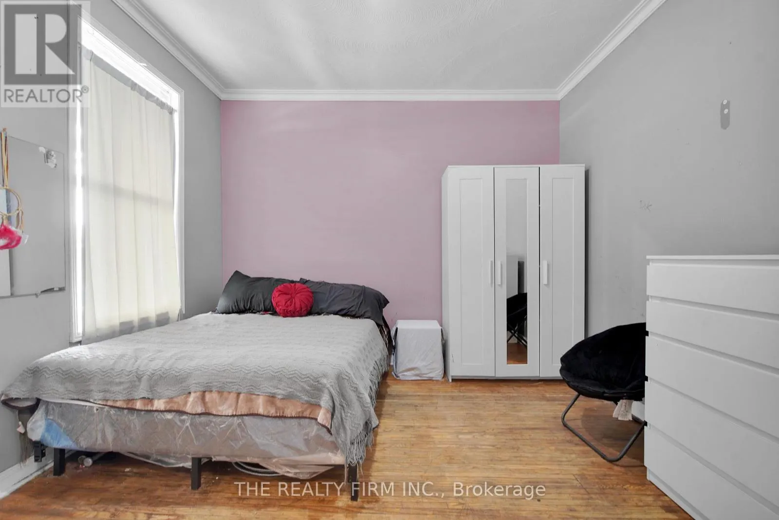 524 SIMCOE STREET