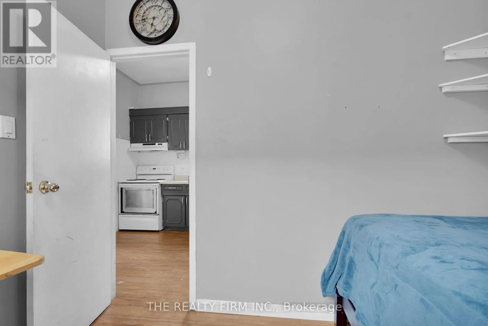 524 SIMCOE STREET