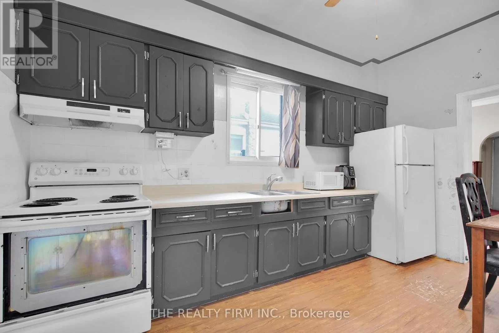 524 SIMCOE STREET