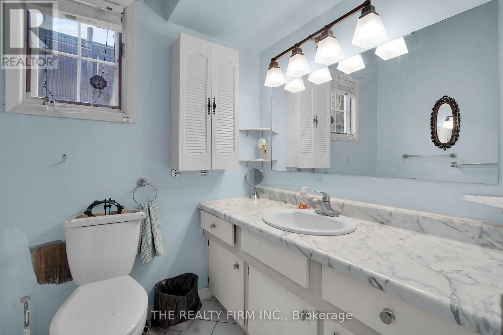 524 SIMCOE STREET