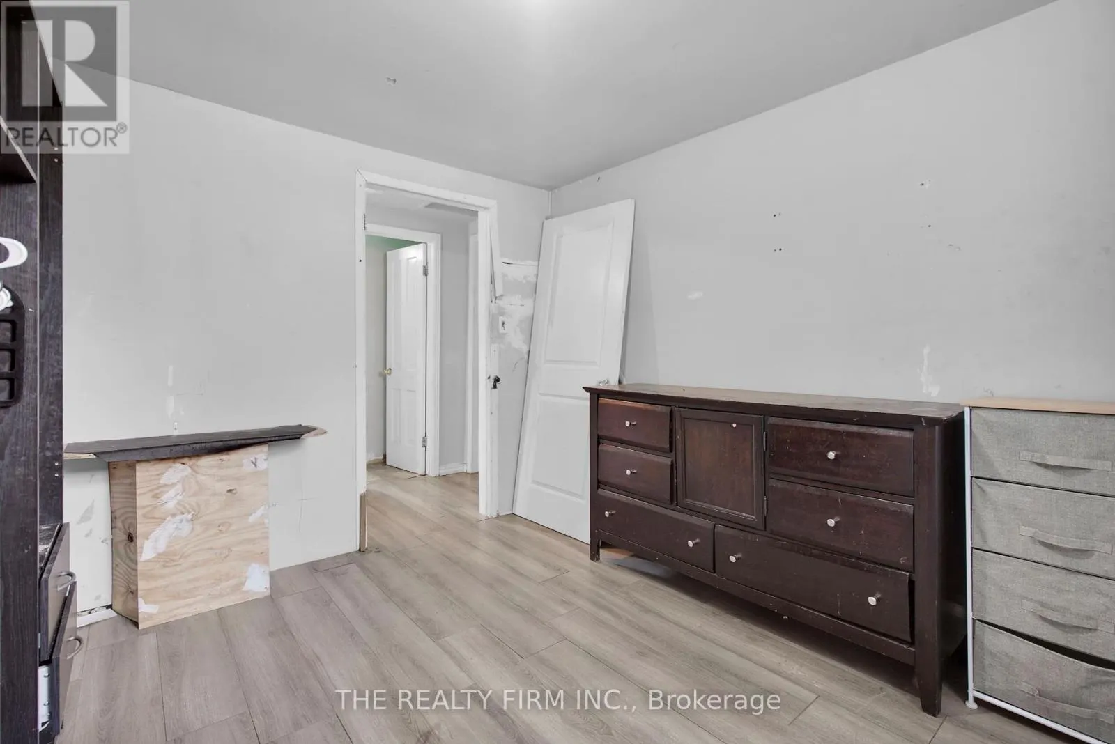 524 SIMCOE STREET
