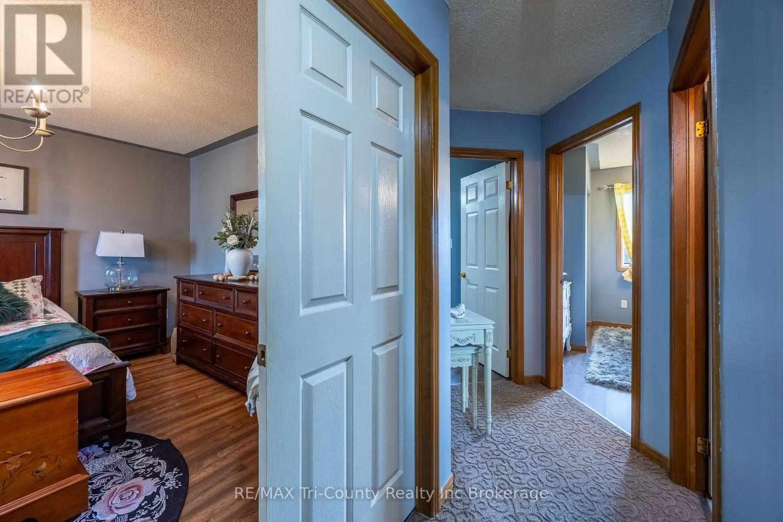 21 KARA LANE