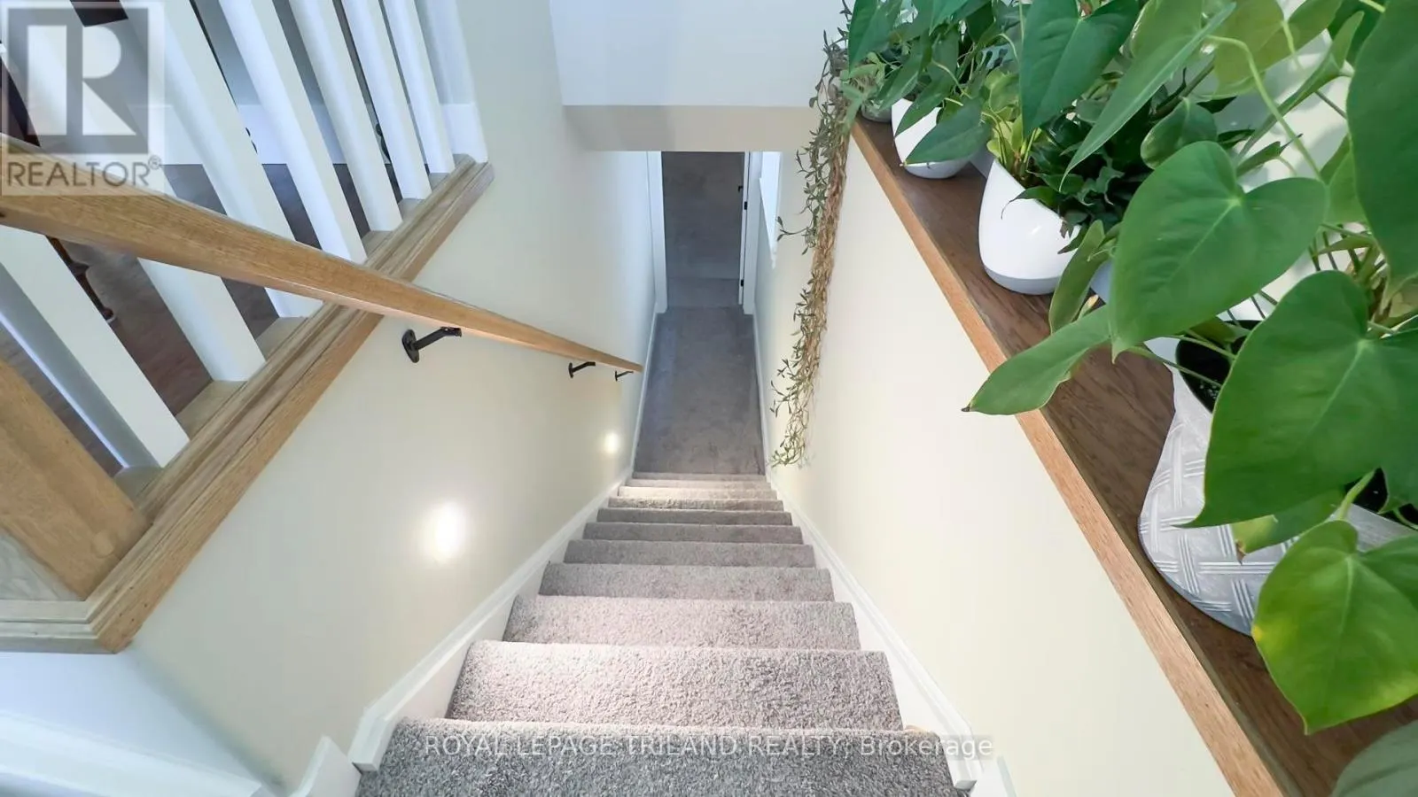 21 CREEK SIDE PLACE