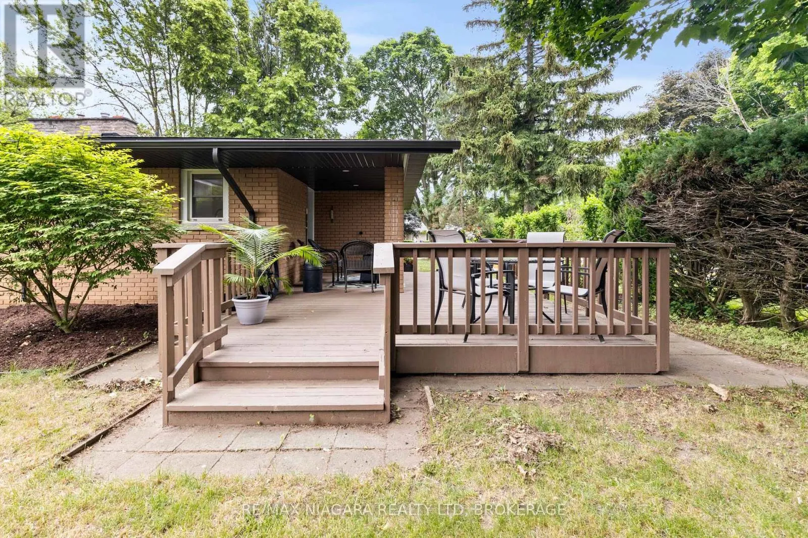 27 DALEVIEW CRESCENT