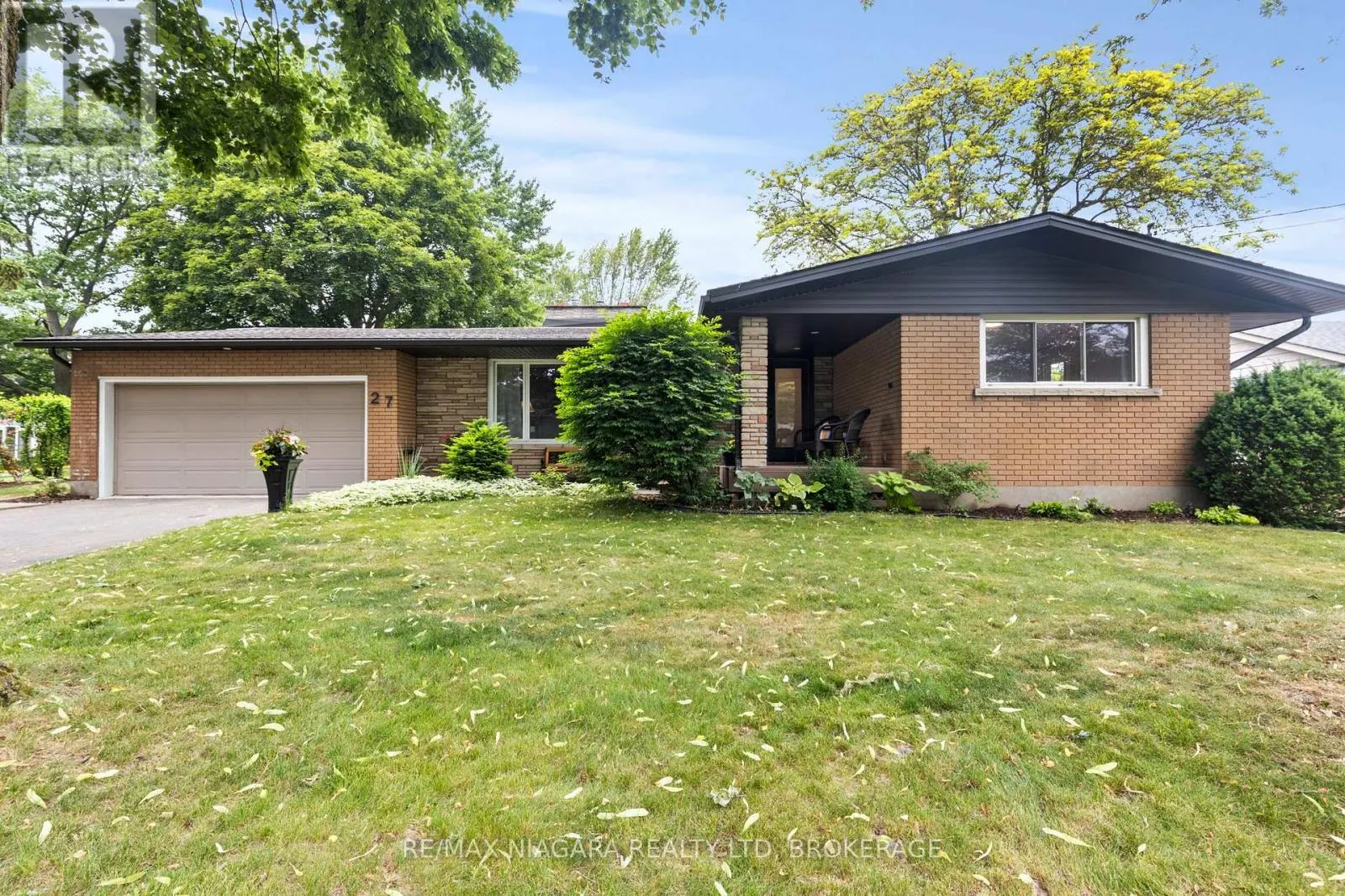 27 DALEVIEW CRESCENT