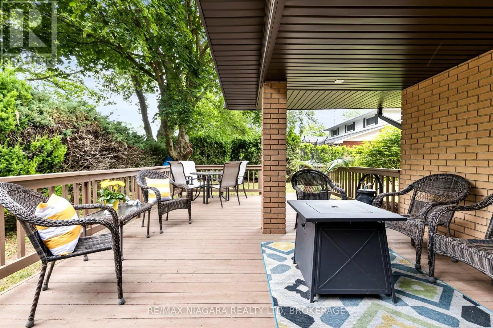 27 DALEVIEW CRESCENT
