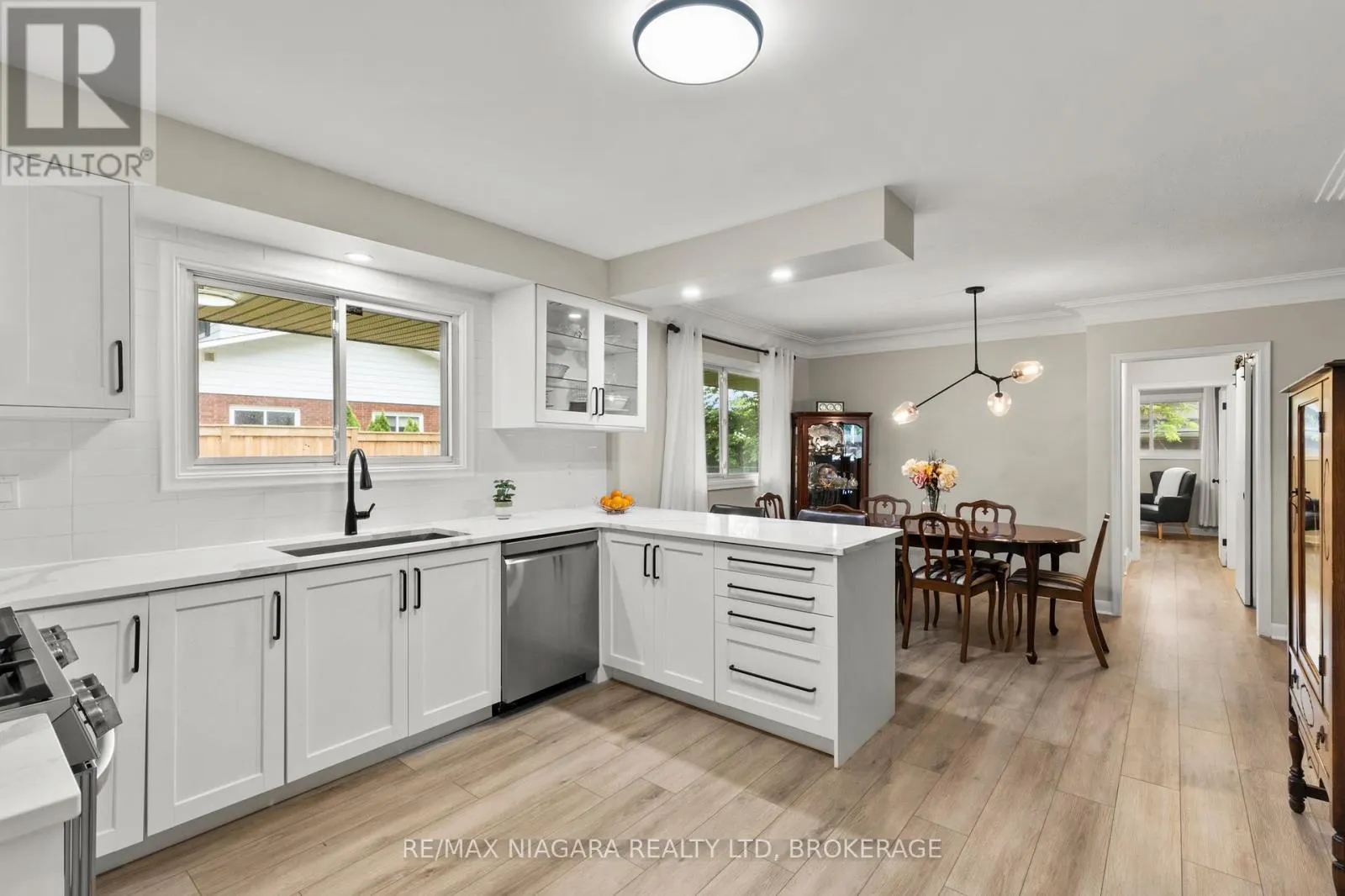 27 DALEVIEW CRESCENT