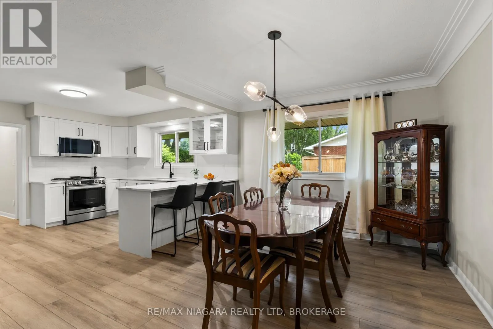 27 DALEVIEW CRESCENT