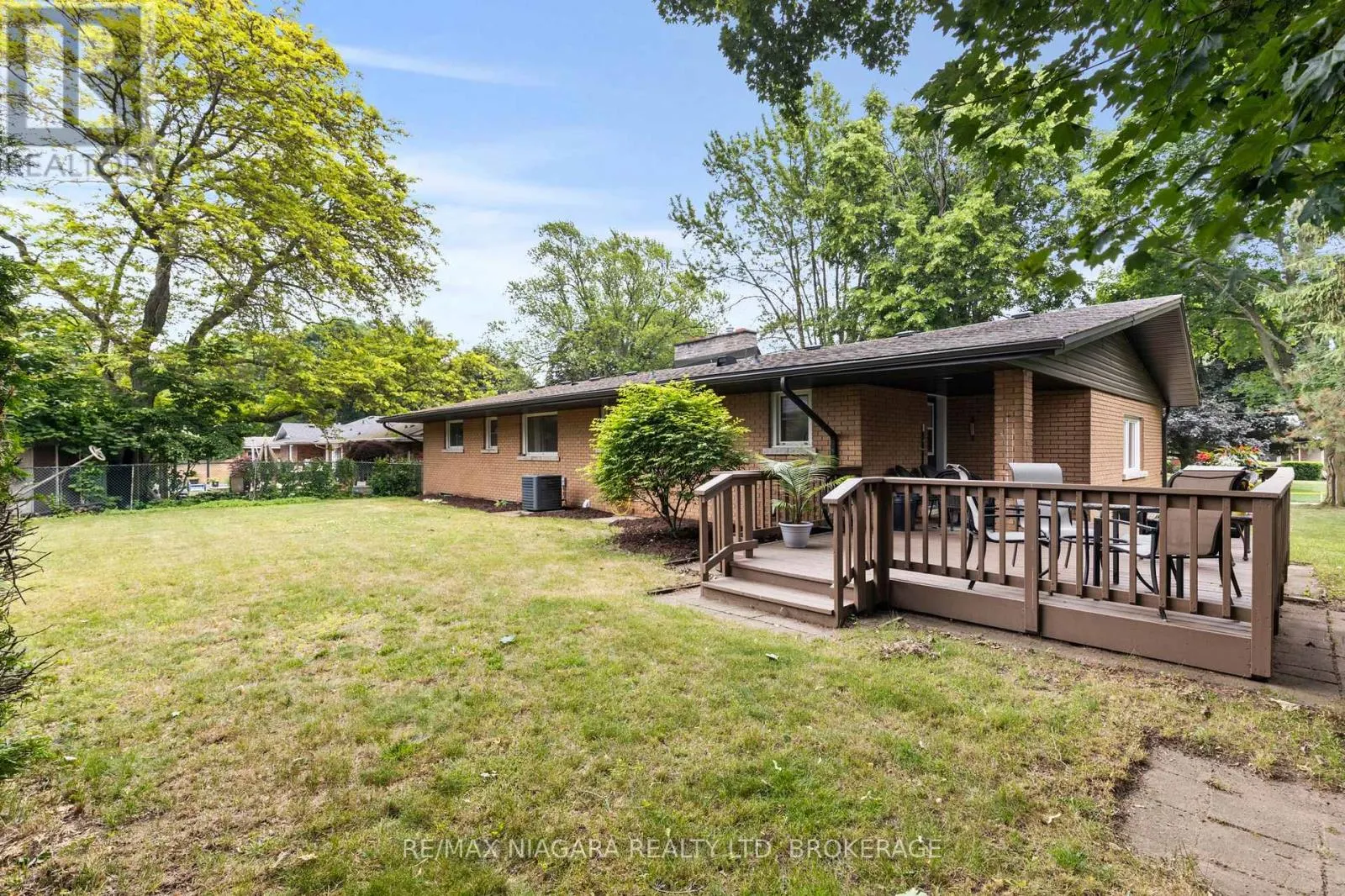 27 DALEVIEW CRESCENT
