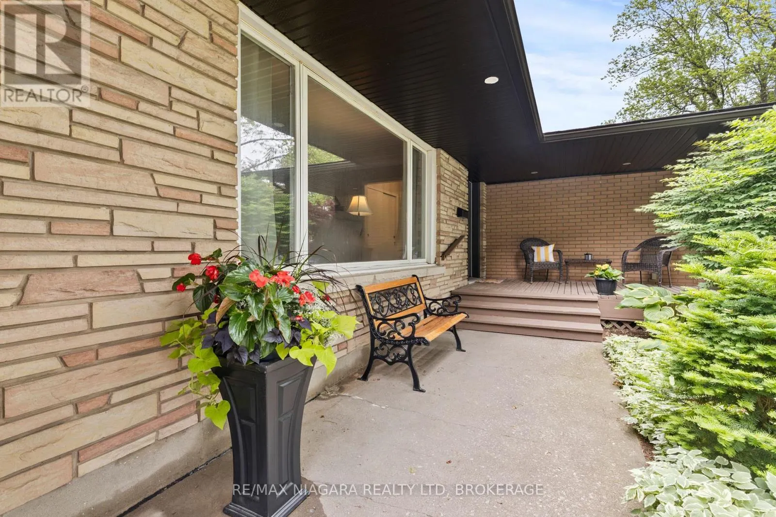 27 DALEVIEW CRESCENT