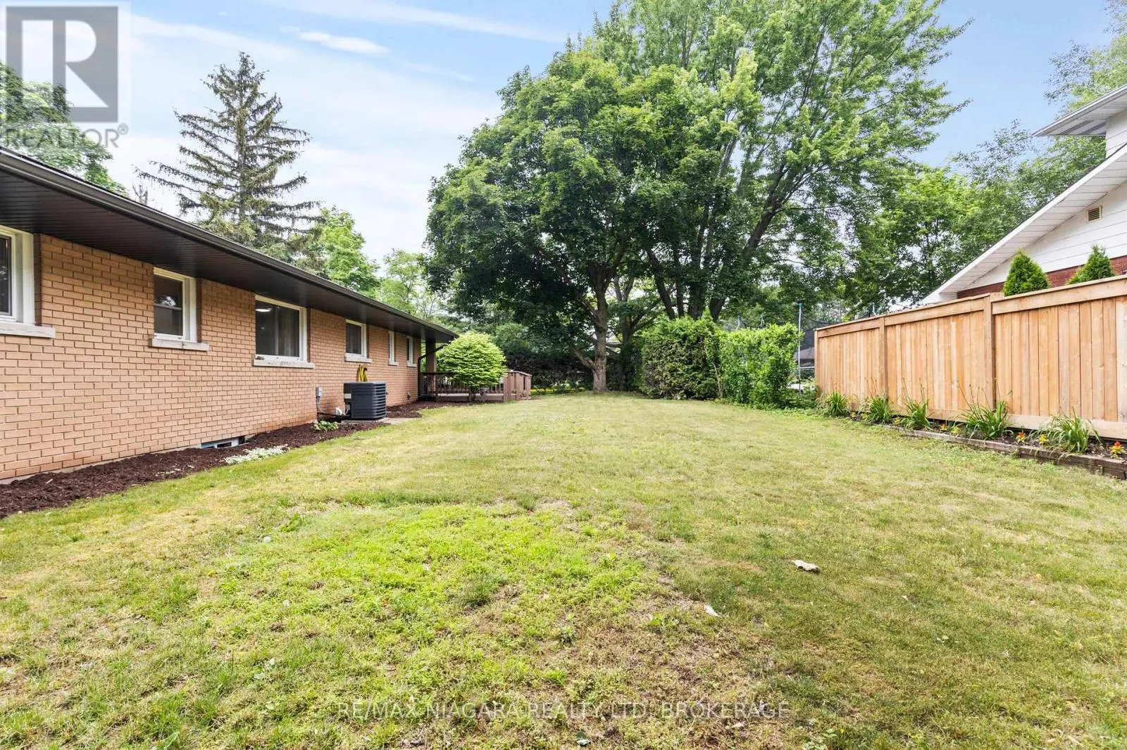 27 DALEVIEW CRESCENT