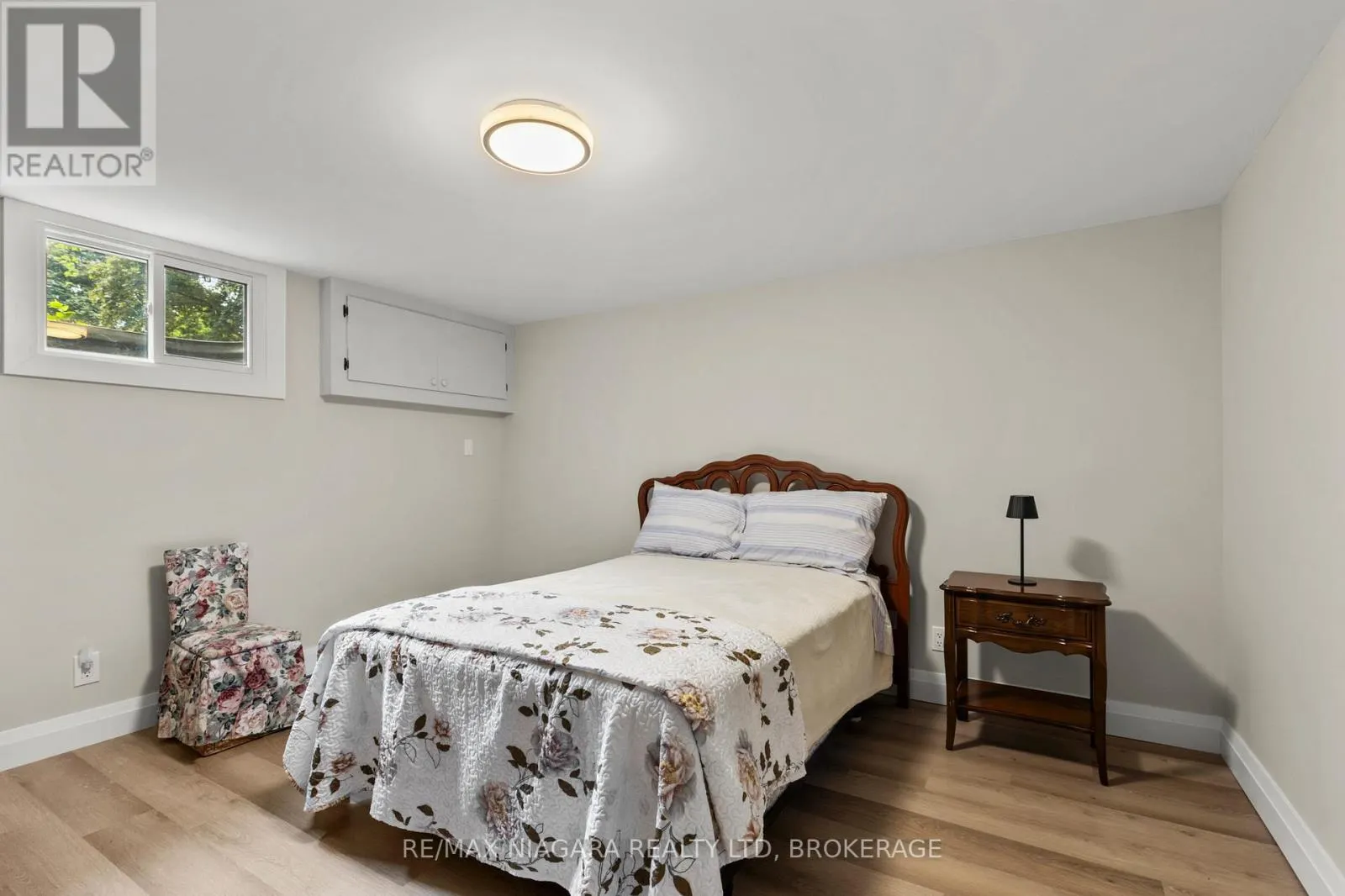 27 DALEVIEW CRESCENT