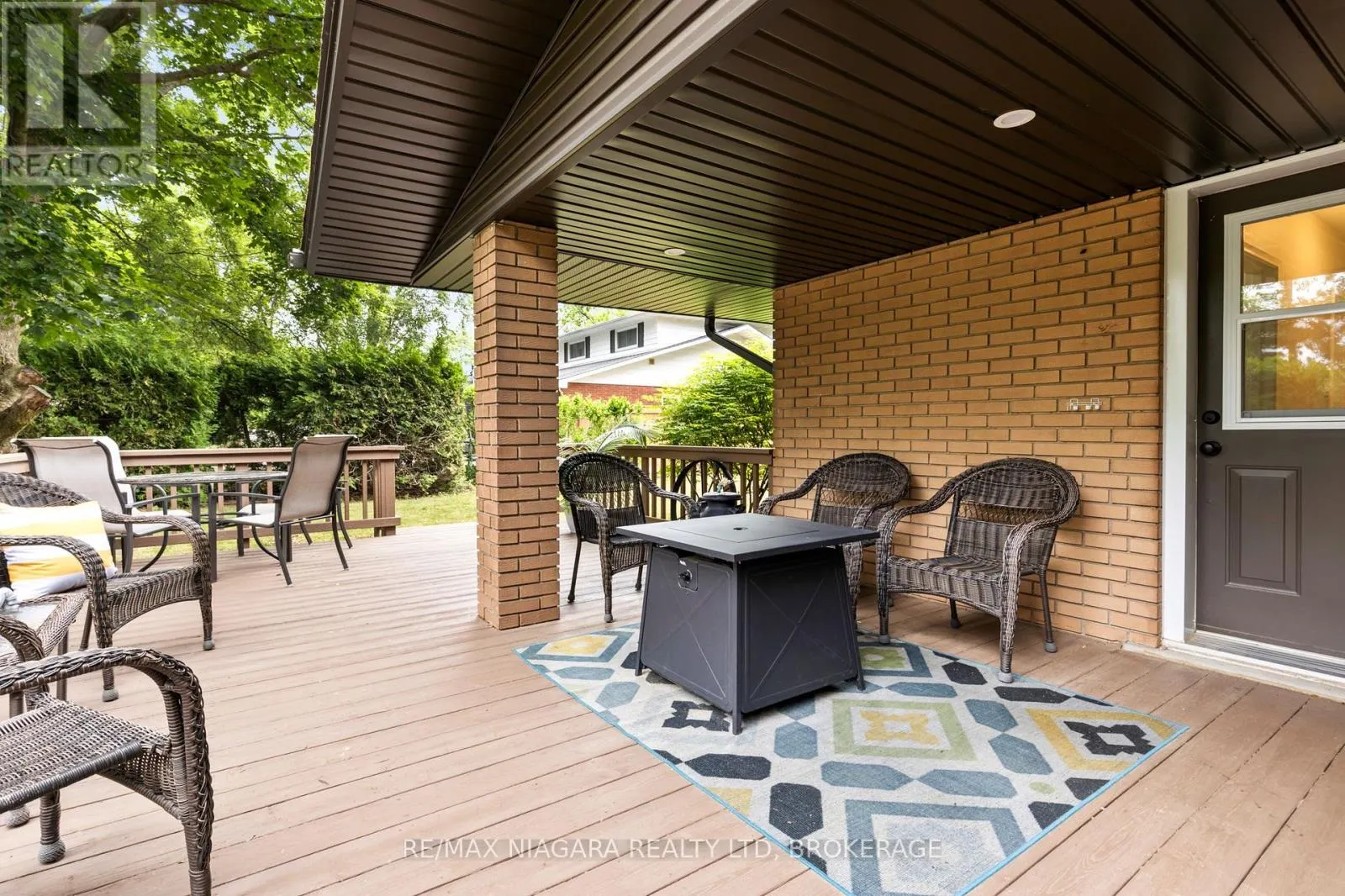 27 DALEVIEW CRESCENT
