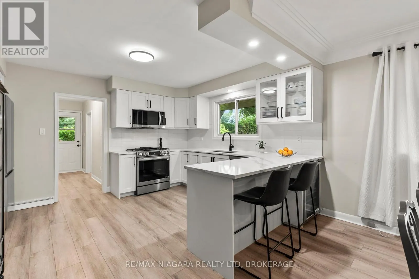 27 DALEVIEW CRESCENT