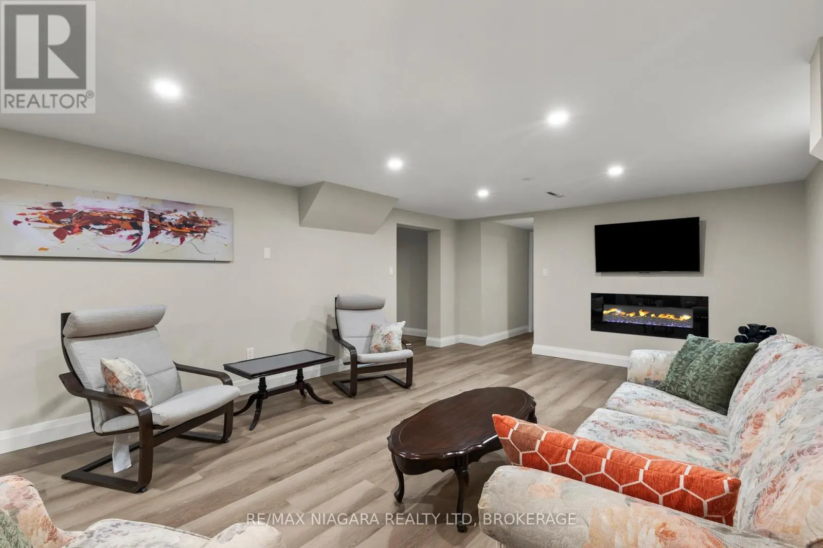 27 DALEVIEW CRESCENT