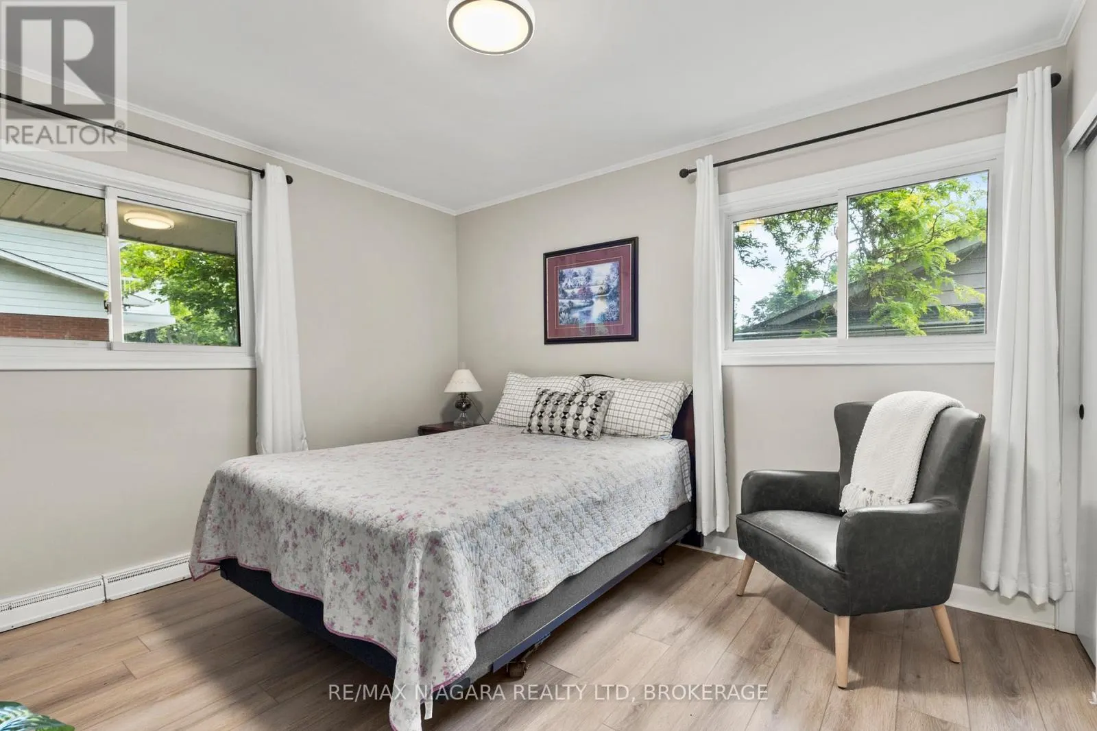27 DALEVIEW CRESCENT
