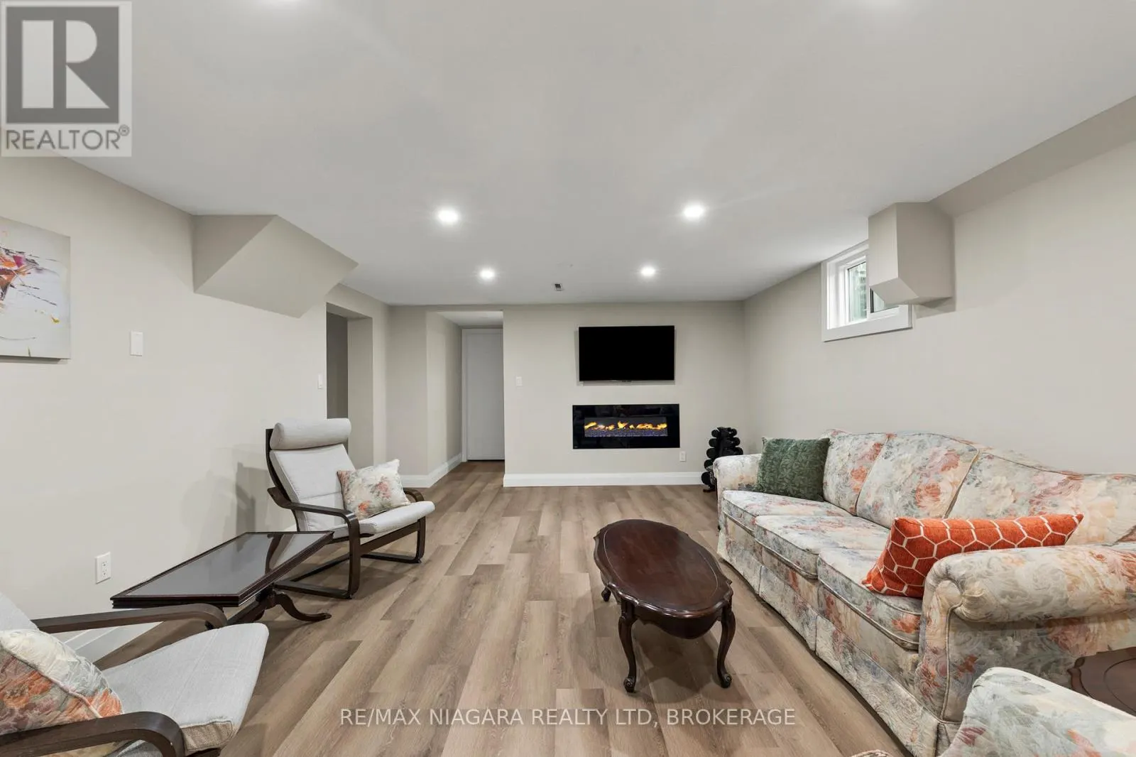 27 DALEVIEW CRESCENT