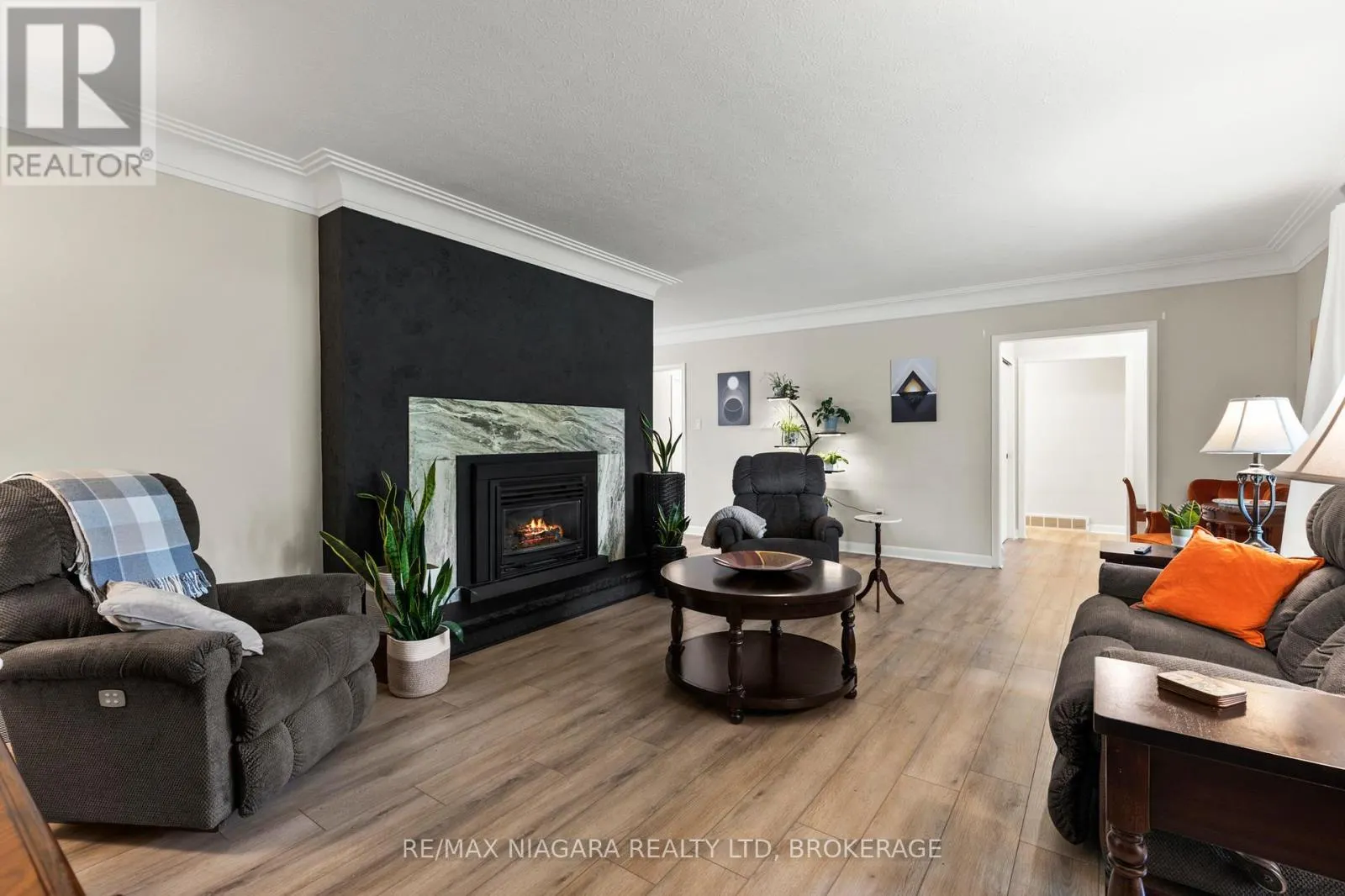 27 DALEVIEW CRESCENT