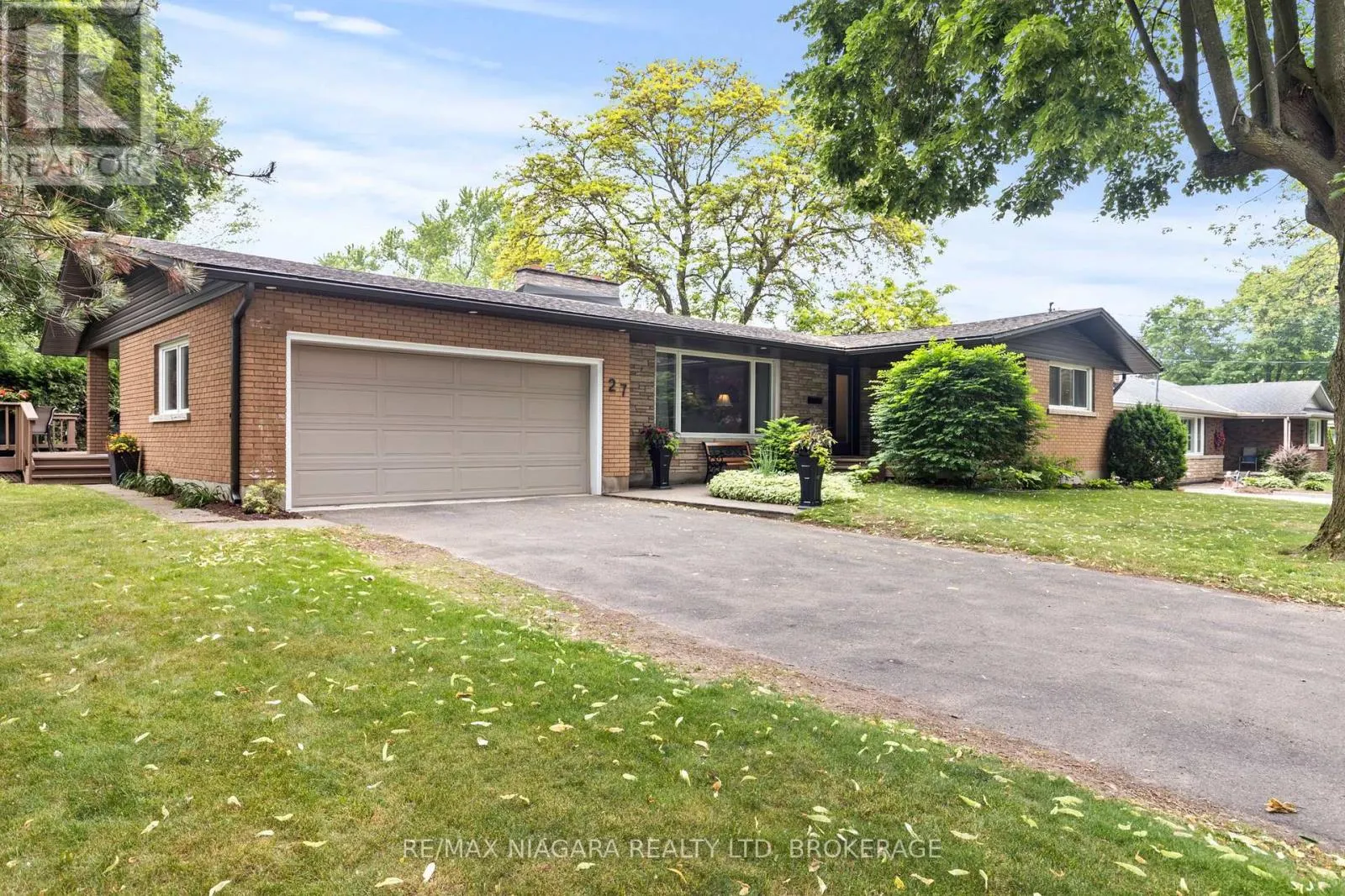 27 DALEVIEW CRESCENT