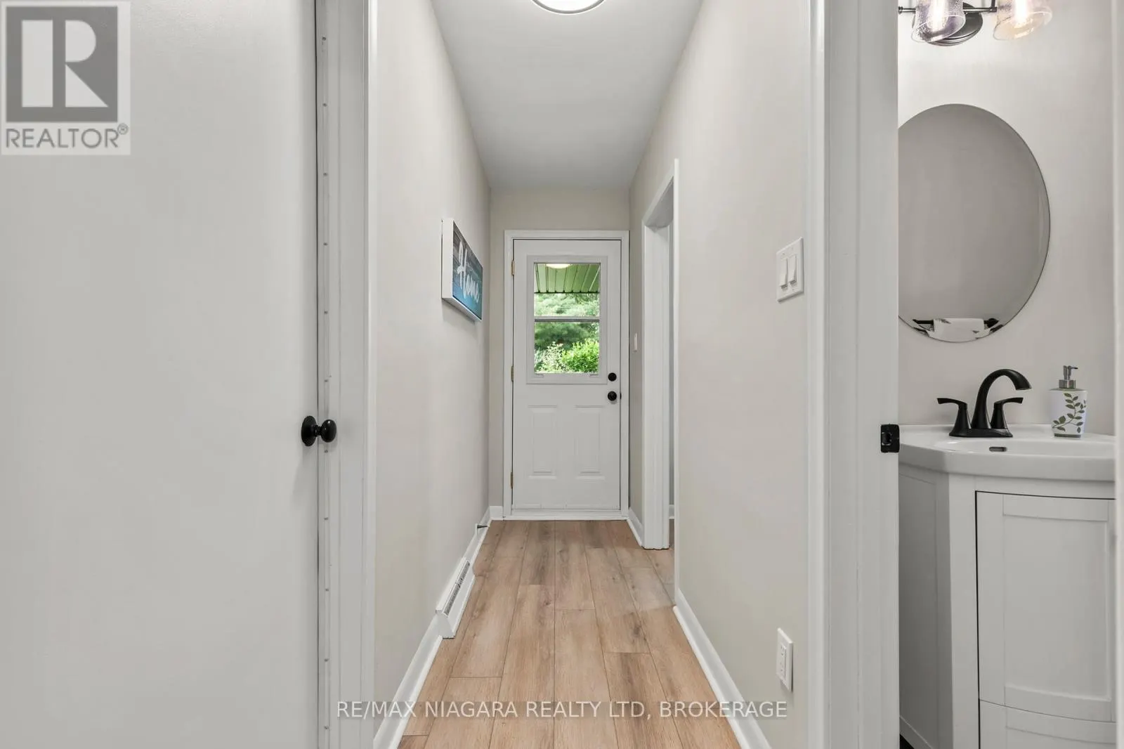27 DALEVIEW CRESCENT