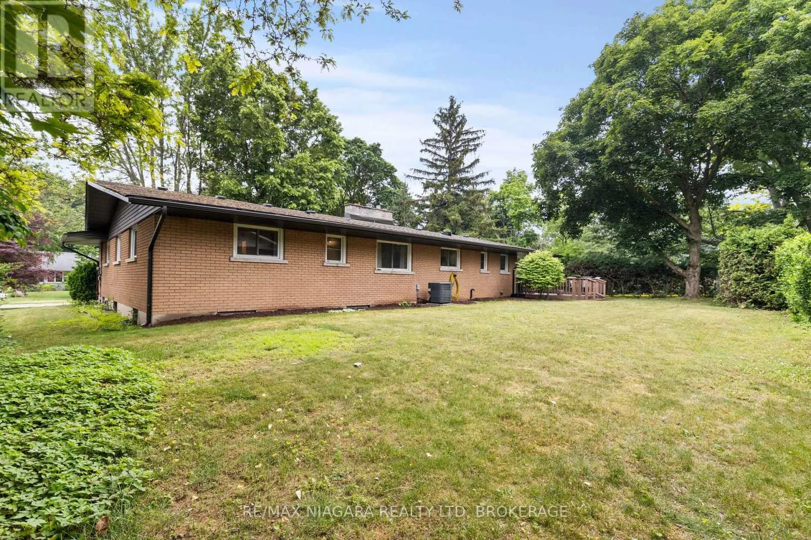 27 DALEVIEW CRESCENT