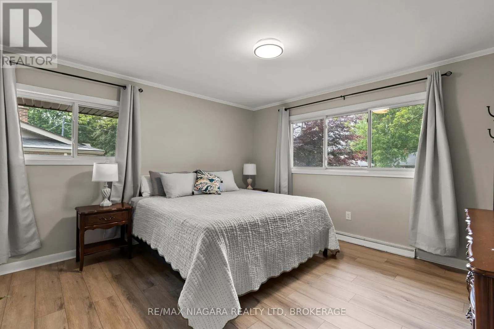 27 DALEVIEW CRESCENT