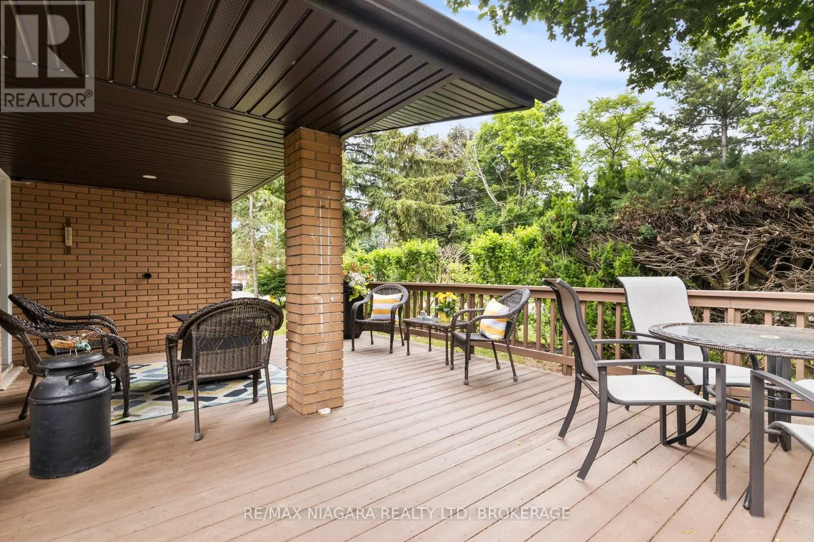 27 DALEVIEW CRESCENT