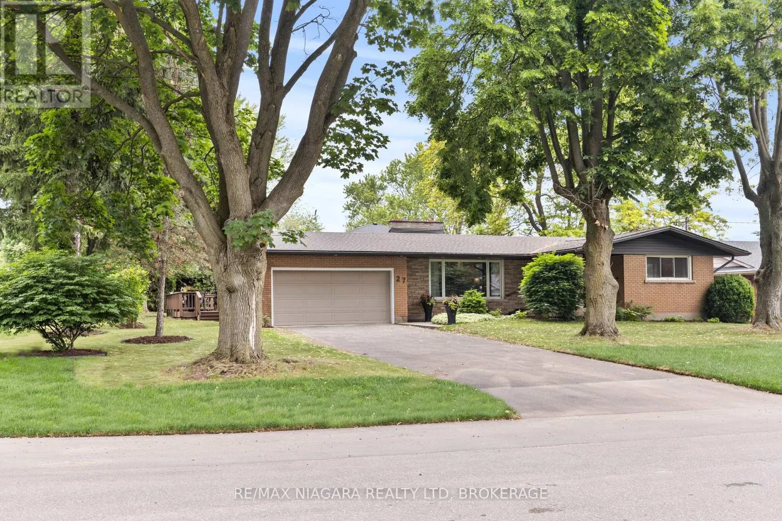27 DALEVIEW CRESCENT
