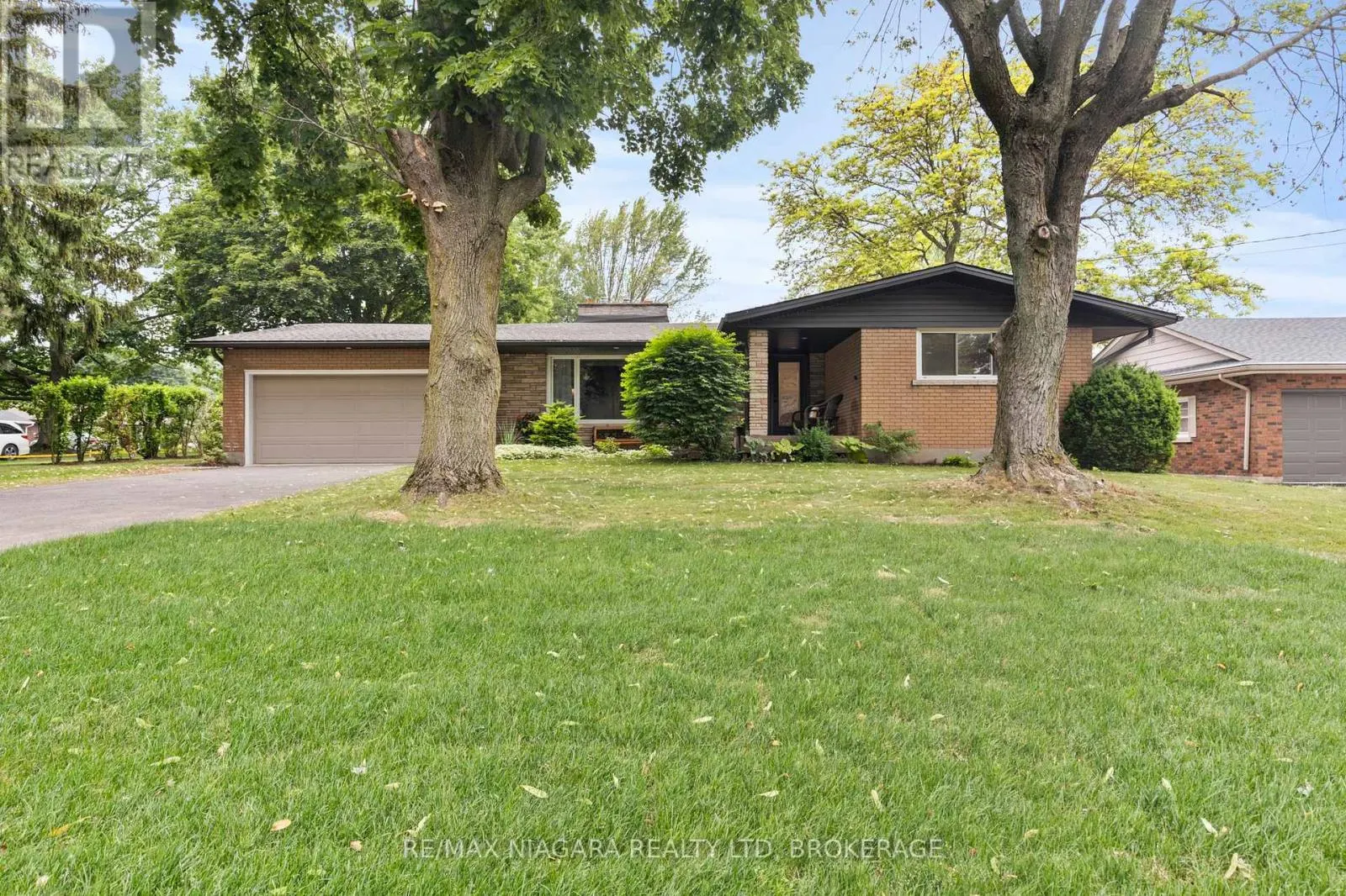 27 DALEVIEW CRESCENT
